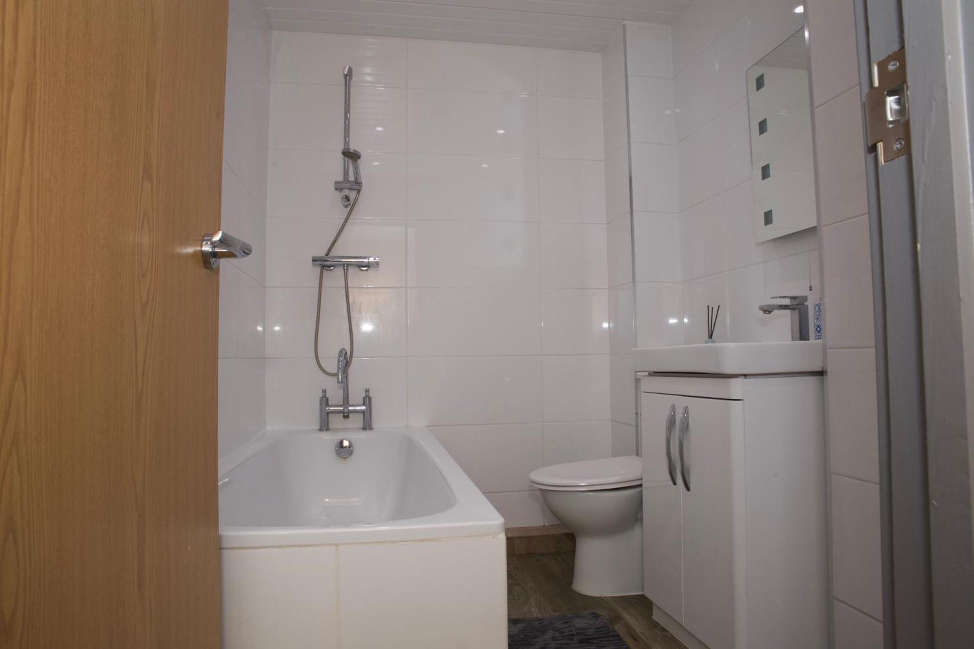 Spacious Modern 2 Bed Flat In City Centre Reading Bagian luar foto